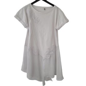 Anthropologie Akemi + Kin Kric Tunic Top M White Asymmetrical Hem Cotton Boho